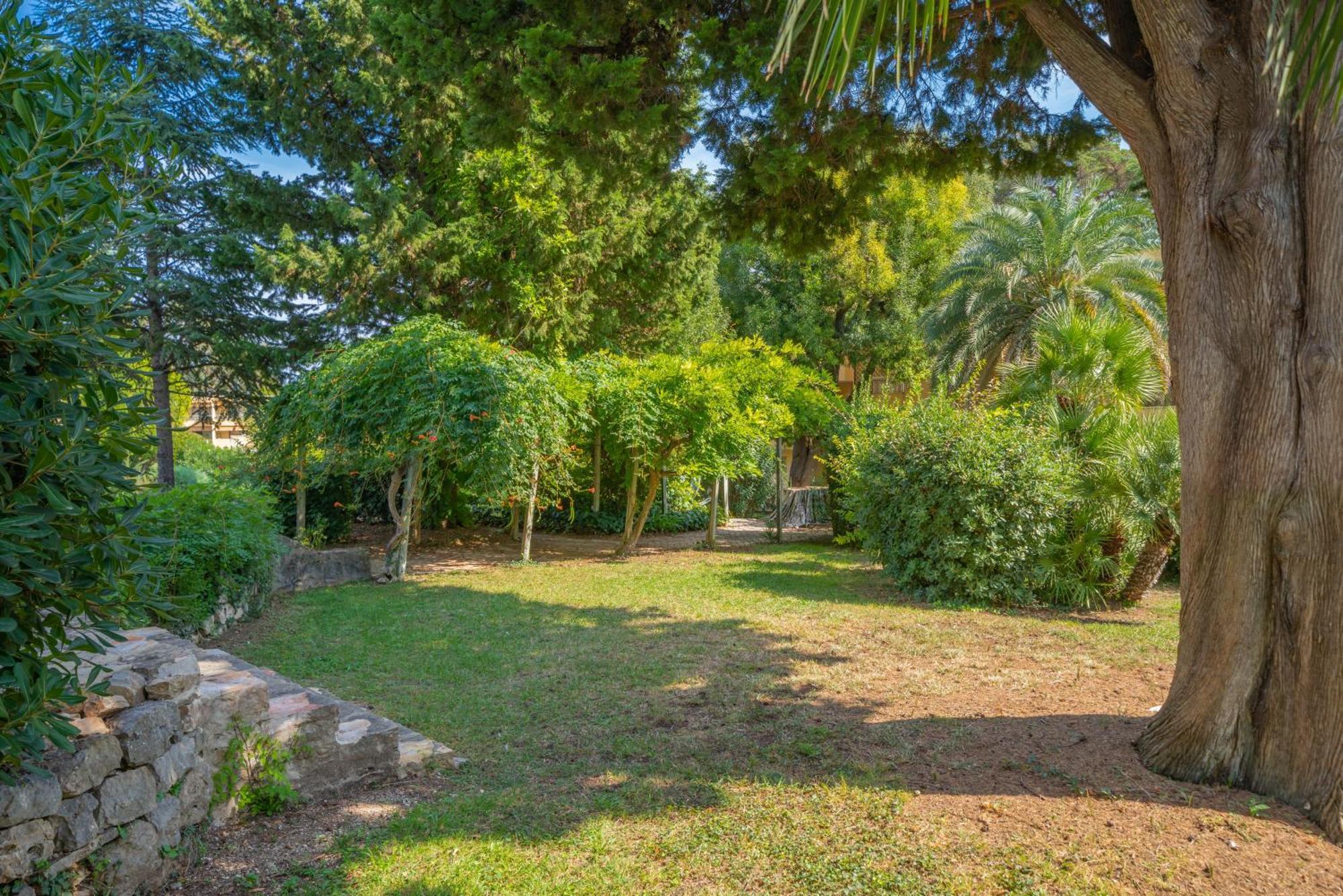 Apartment Les 15 Pins & La -your Getaway Near Sea &