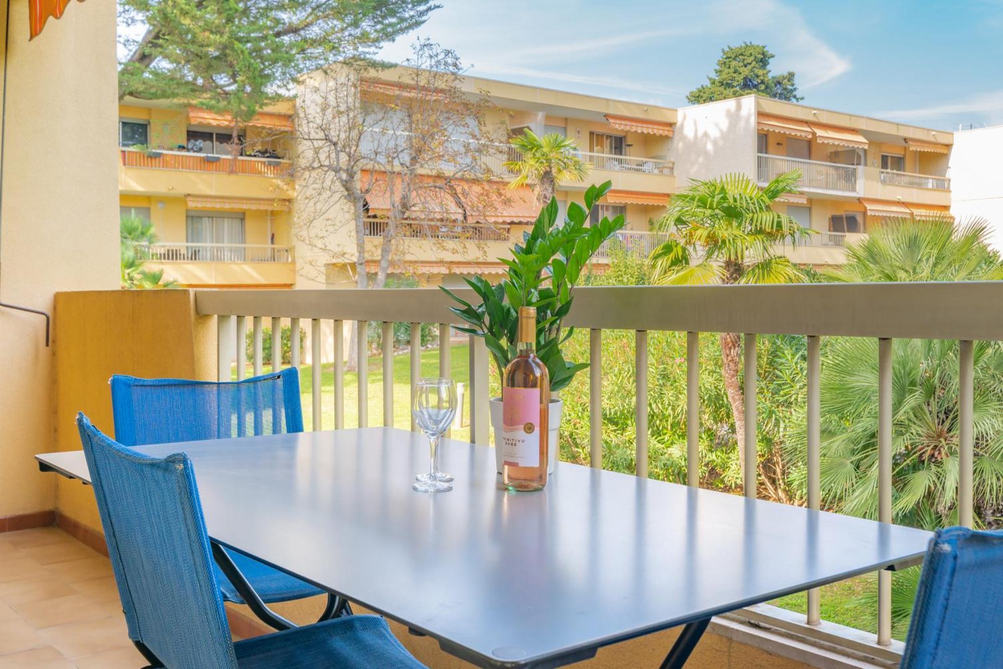 Les 15 Pins & La -your Getaway Near Sea & Appartement Antibes
