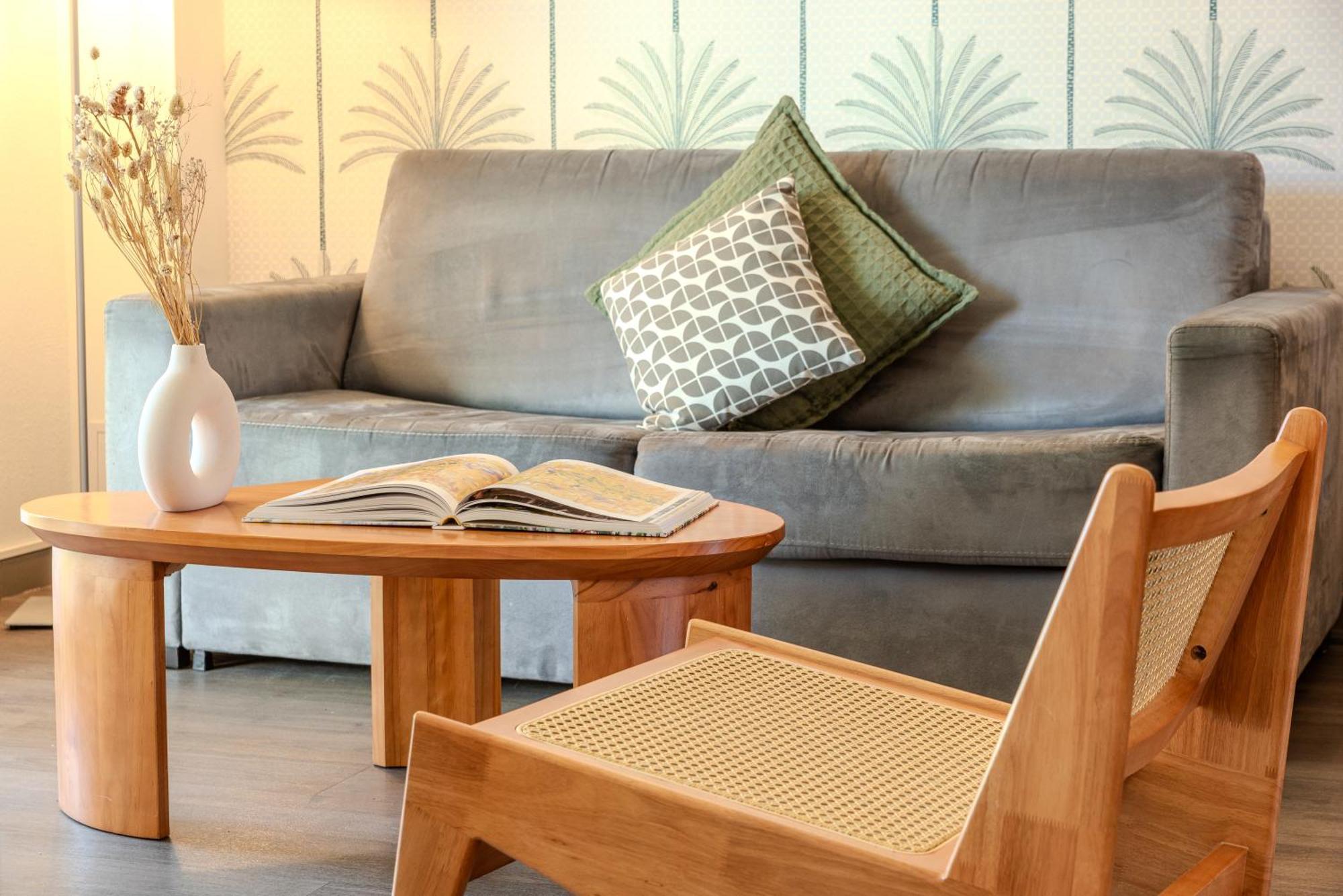Les 15 Pins & La -your Getaway Near Sea & Appartement Antibes